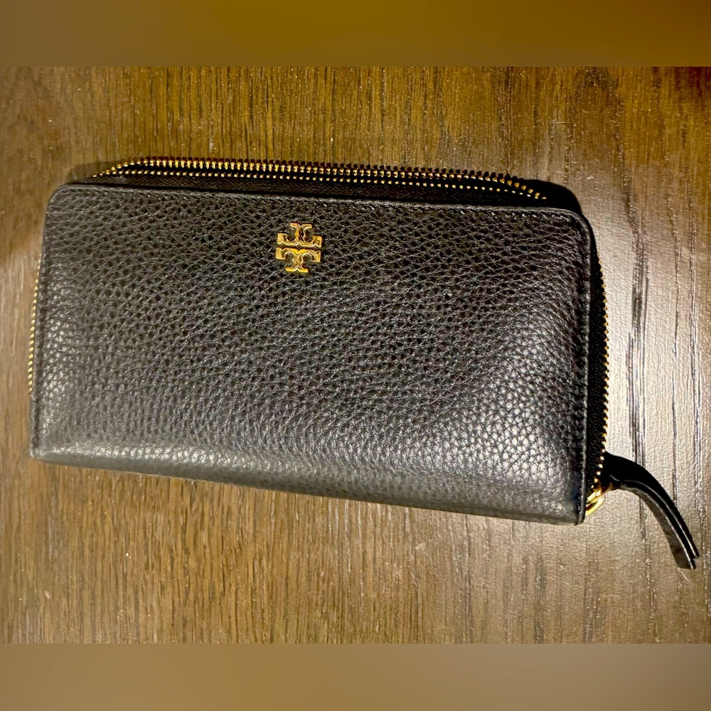 Tory Burch - Frida Zip Around Leather Wallet